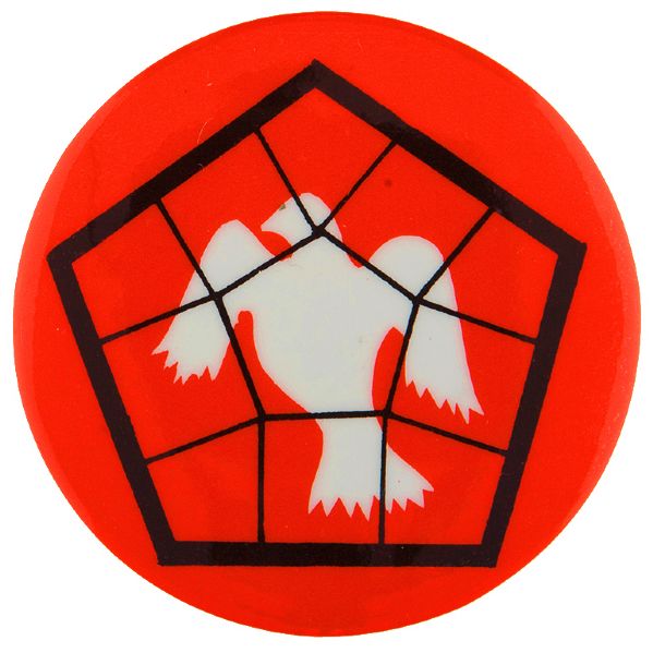 PEACE DOVE IN PENTAGON NET ISSUED FOR OCT. 21-23, 1967 MARCH ON PENTAGON ANTI VIETNAM WAR BUTTON.