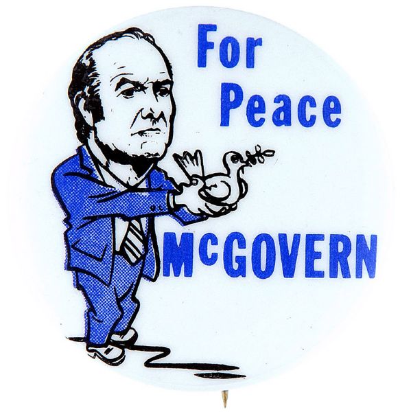 “FOR PEACE McGOVERN” 1972 CAMPAIGN BUTTON.