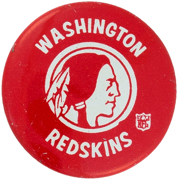WASHINGTON REDSKINS FROM 1960s FOOTBALL TEAM SET LITHO BUTTON.             