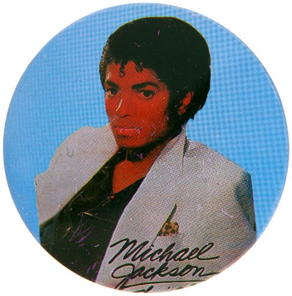 “MICHAEL JACKSON THRILLER” PORTRAIT BUTTON FROM 1982.