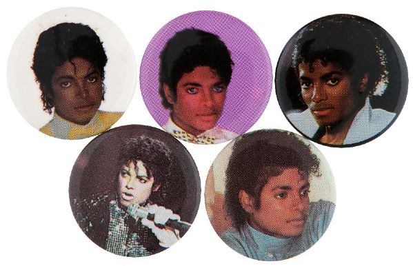 MICHAEL JACKSON THRILLER ERA CIRCA 1982 PORTRAIT BUTTONS. (5 DIFFERENT)