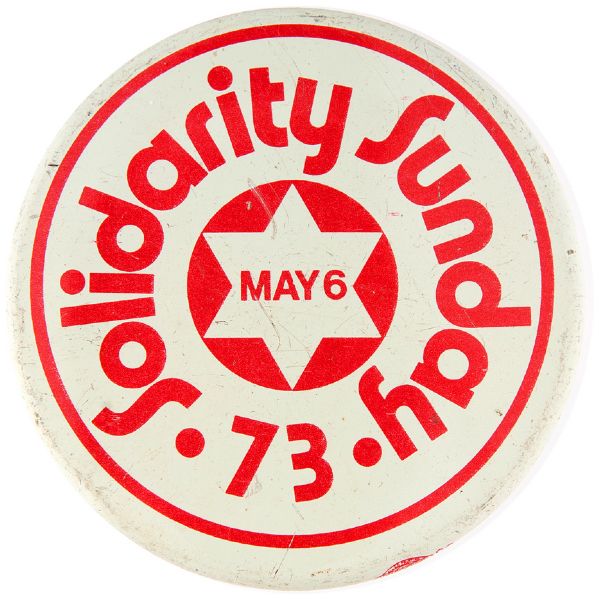 “SOLIDARITY SUNDAY MAY 6 – 73” LITHO 1973 JEWISH CAUSE BUTTON.