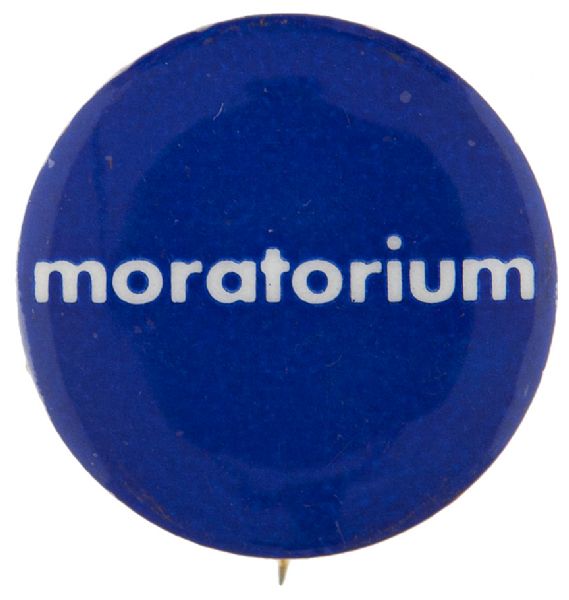 MORATORIUM VIETNAM PROTEST BUTTON.